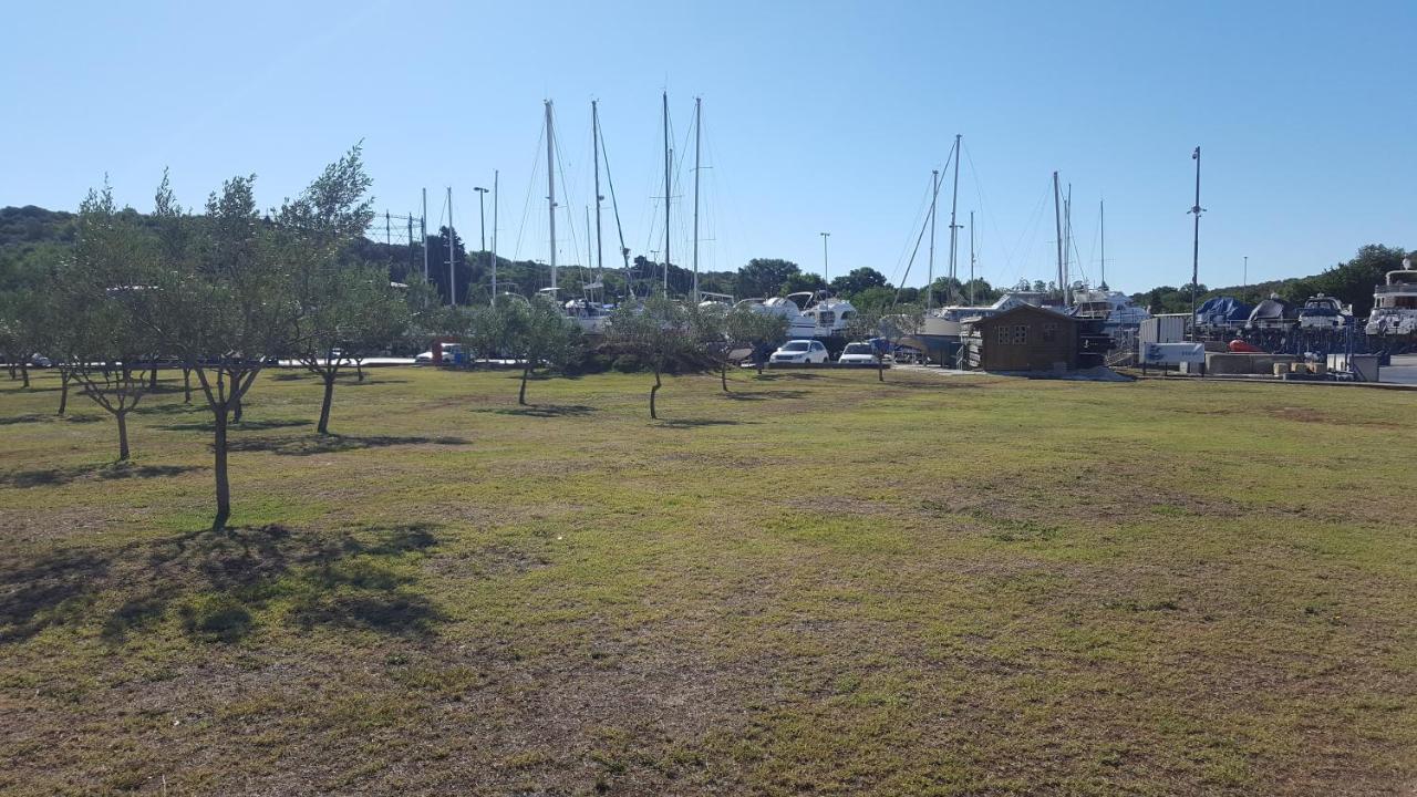 Villa House Boat - Floating House Astrid Pula Exterior foto